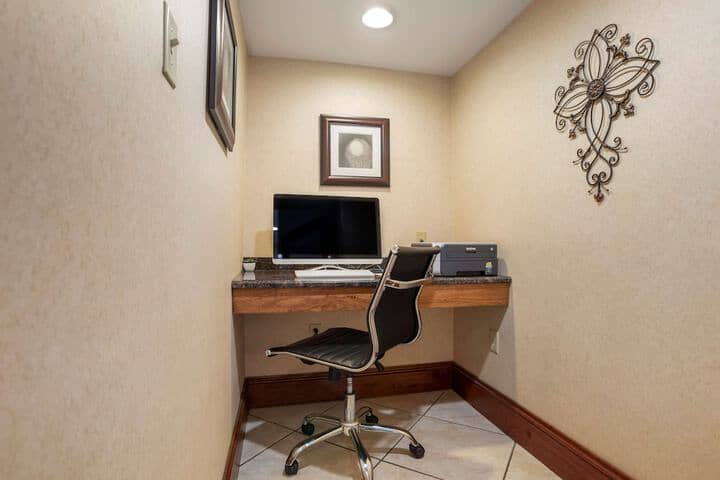 Business Center 27 of 28