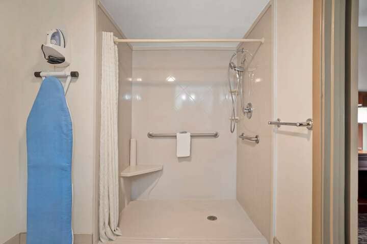 Room 18 of 28