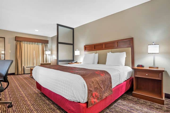 Room 9 of 28