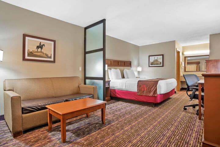 Room 6 of 28